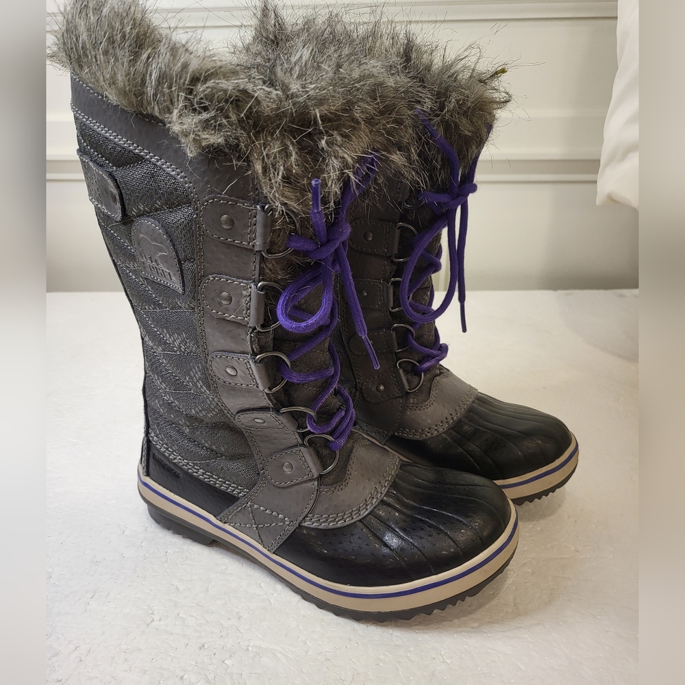 Sorel Women's Winter Rain Boots in Gray with Purple Laces